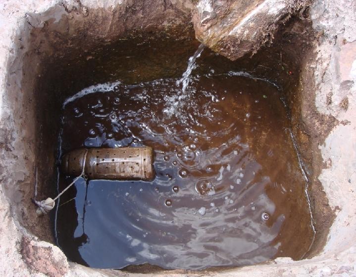   图为：项目点居民的饮用水水井状况
